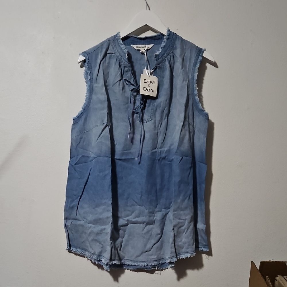 DAVI & DANI Ombre Blue Sleeveless Blouse